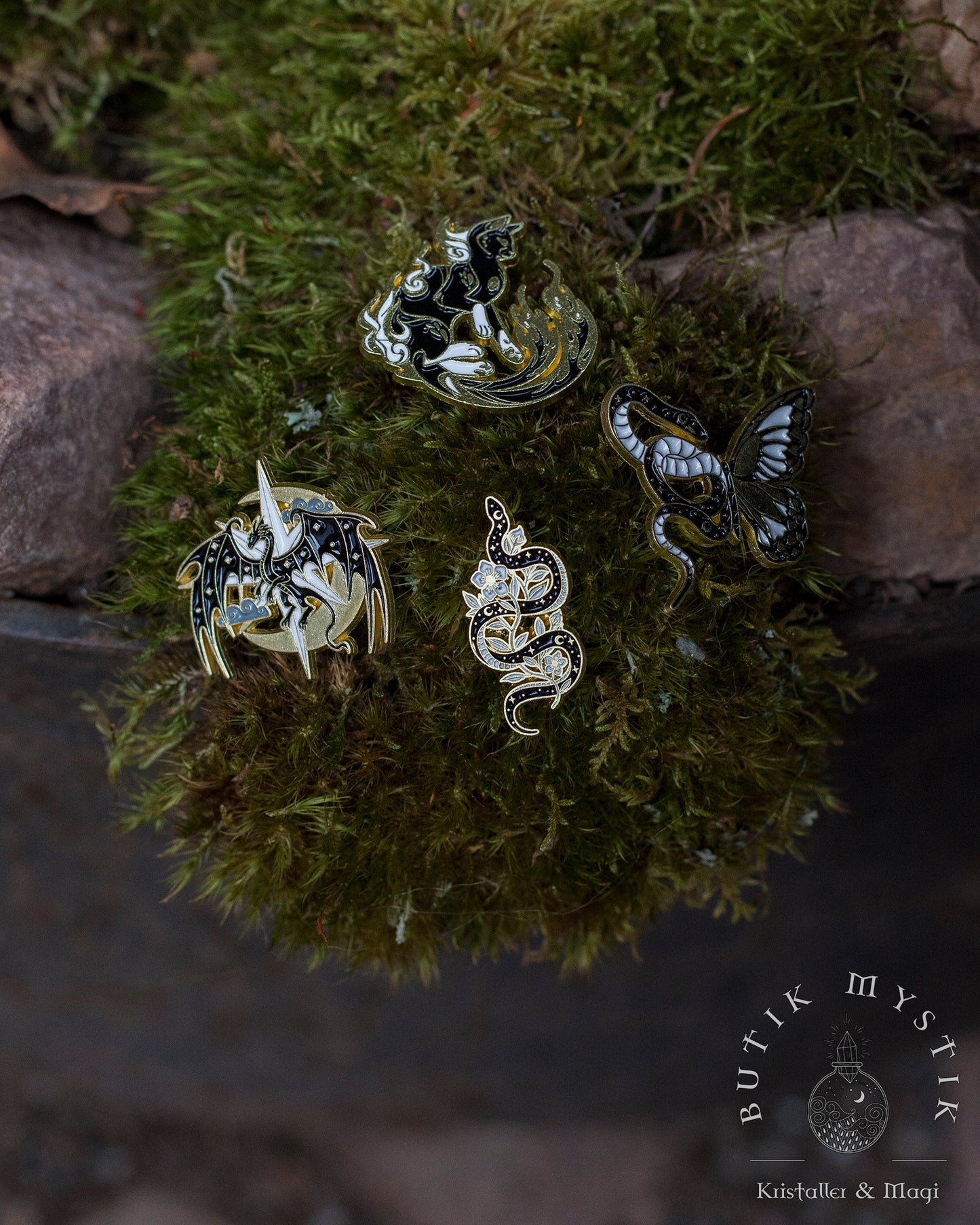 Set av 4 Pins - Drakar och ormar