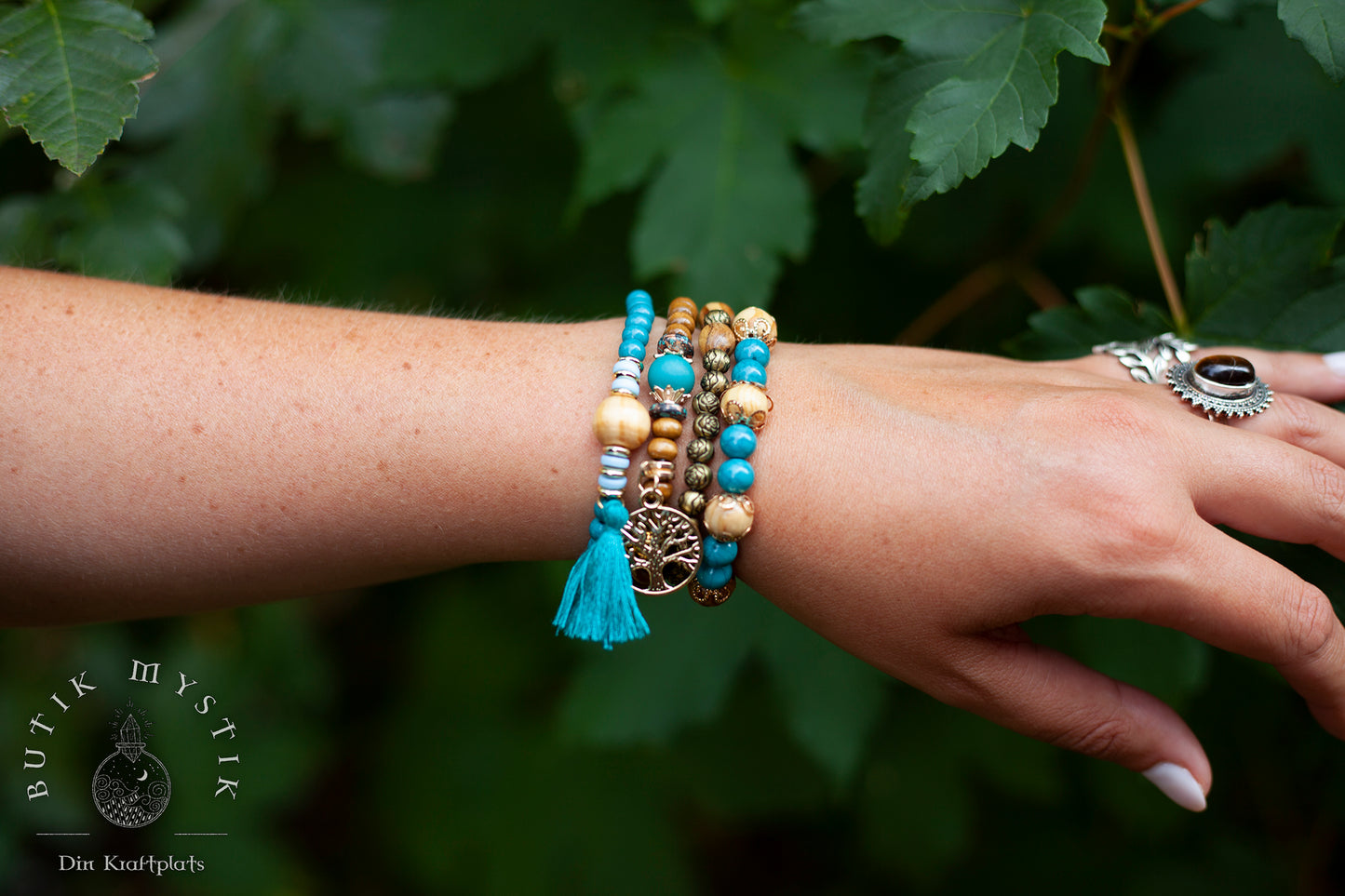 Boho armband i trä och mässing - Turkos blå