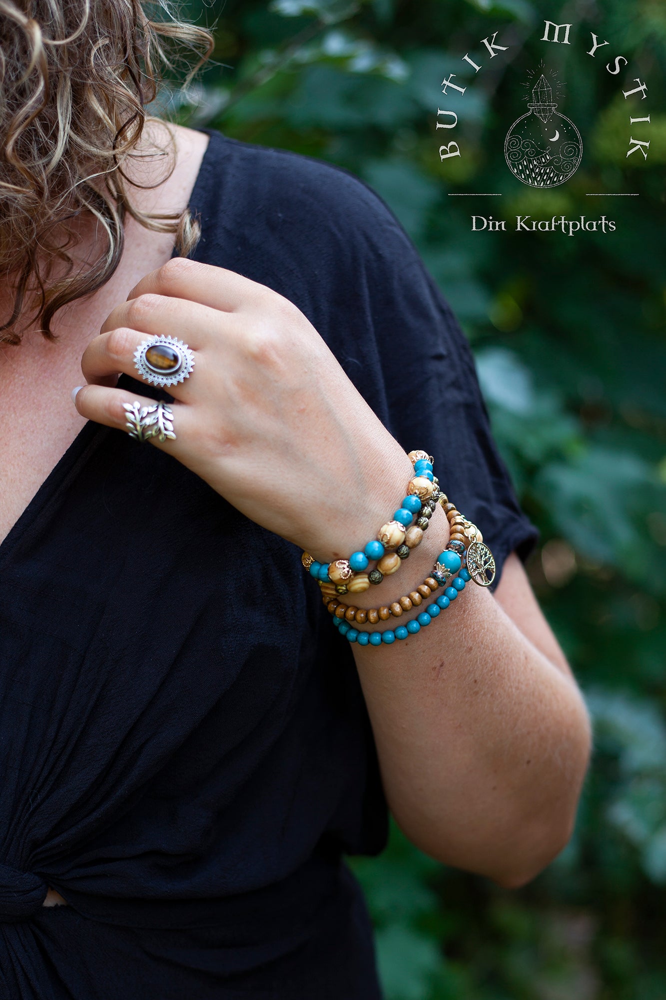 Boho armband i trä och mässing - Turkos blå