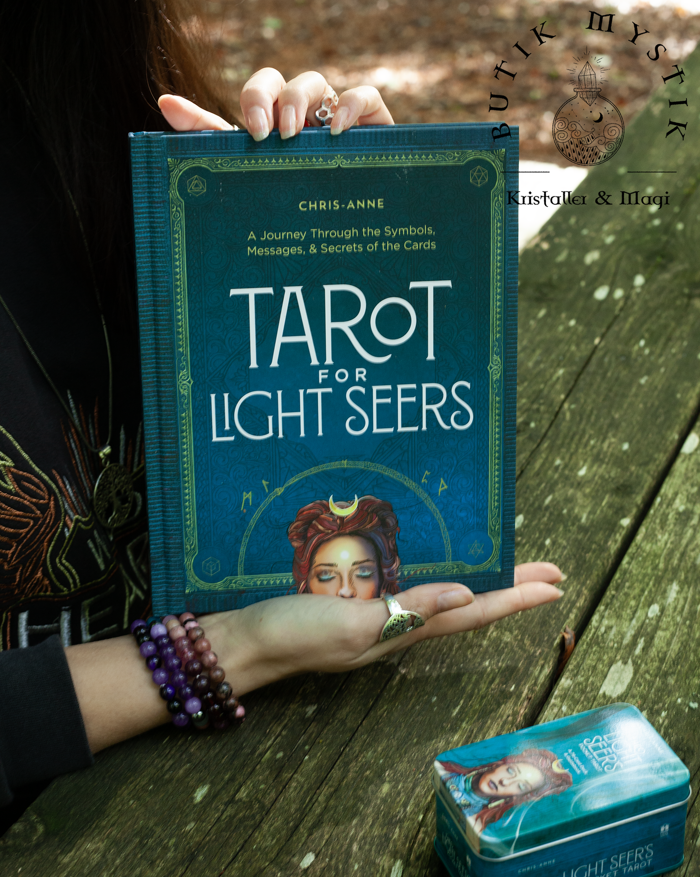 Tarot for Light Seers - tarotbok av Chris-Anne