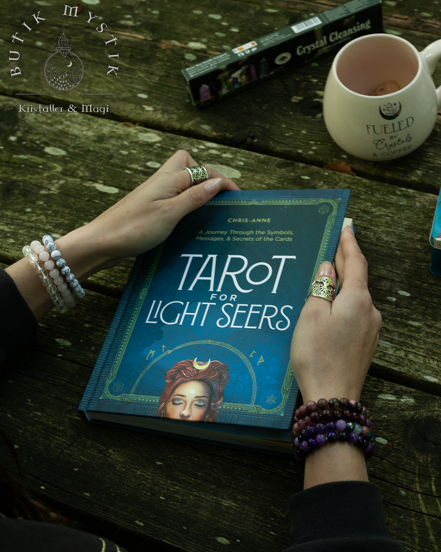 Tarot for Light Seers - tarotbok av Chris-Anne