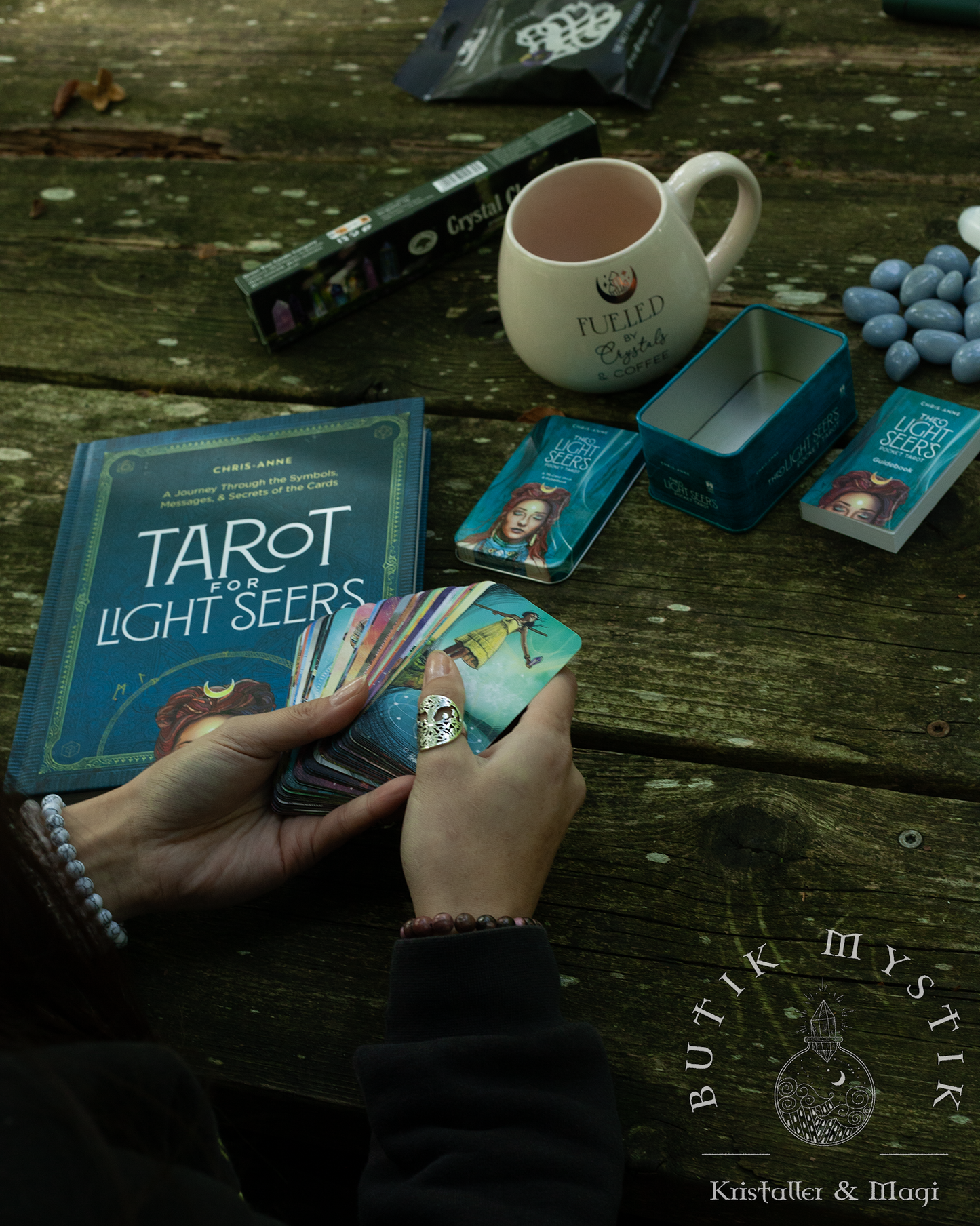 Tarot for Light Seers - tarotbok av Chris-Anne
