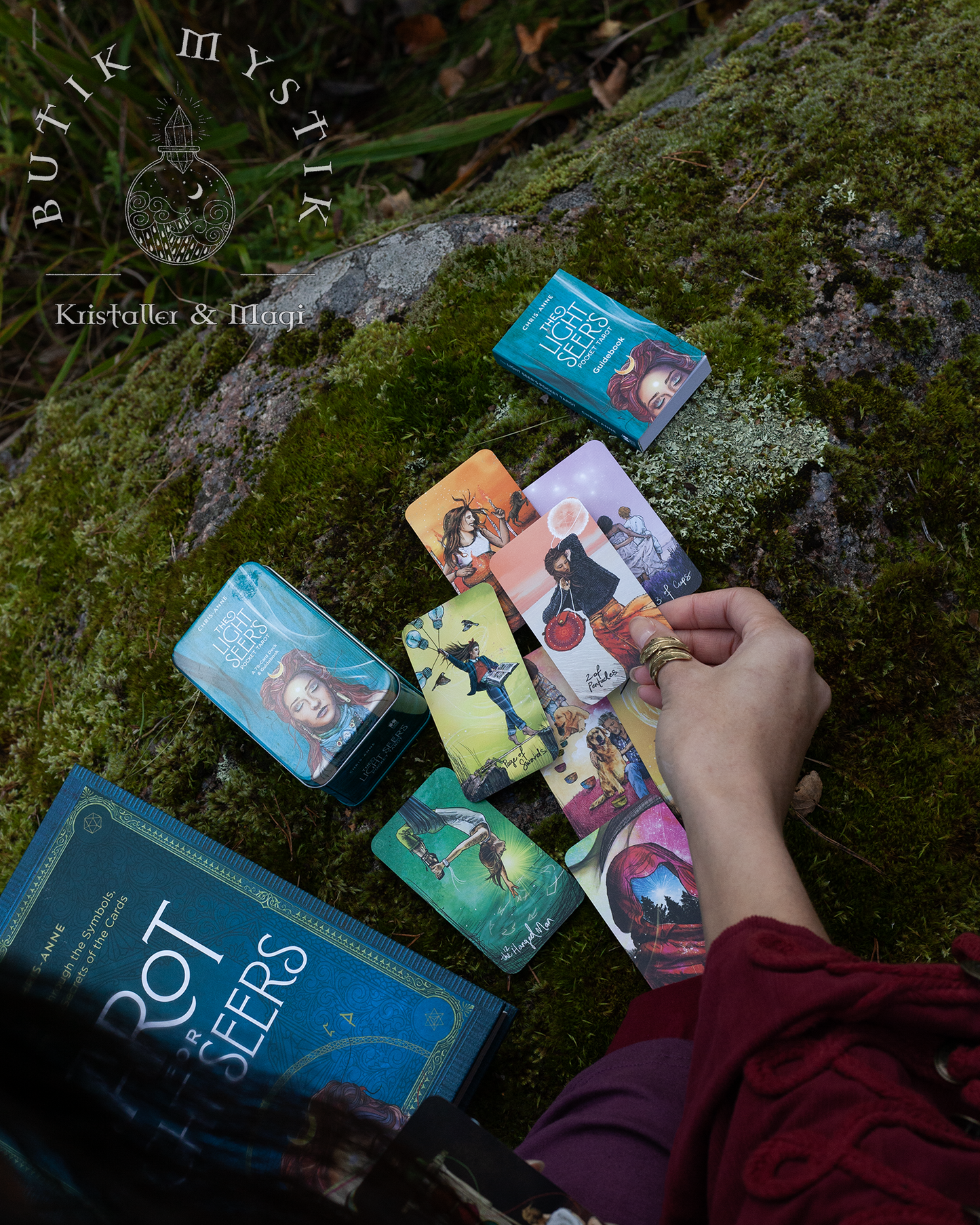 Light Seer's mini-tarot i plåtask