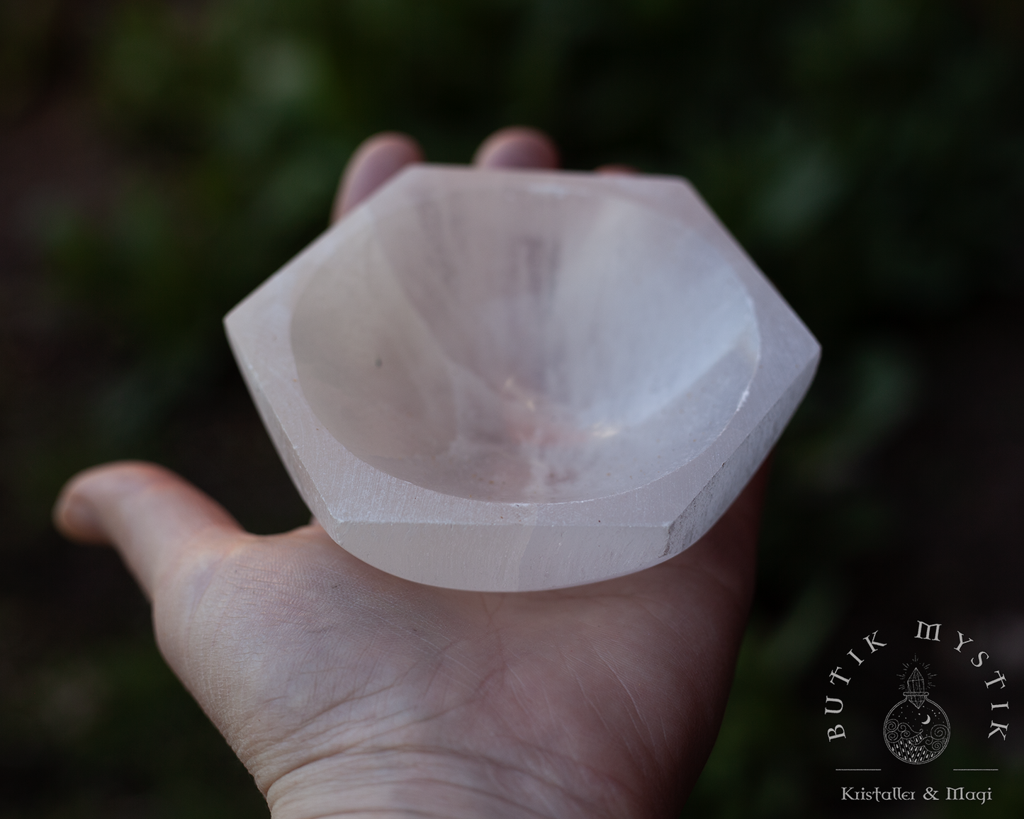 Stor Selenit Skål - för att ladda dina andra kristaller - 10cm Hexagon