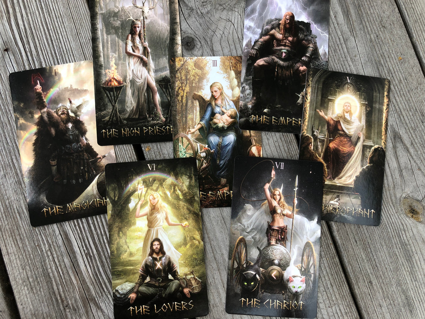 Runic Tarot - med stor bok - engelska