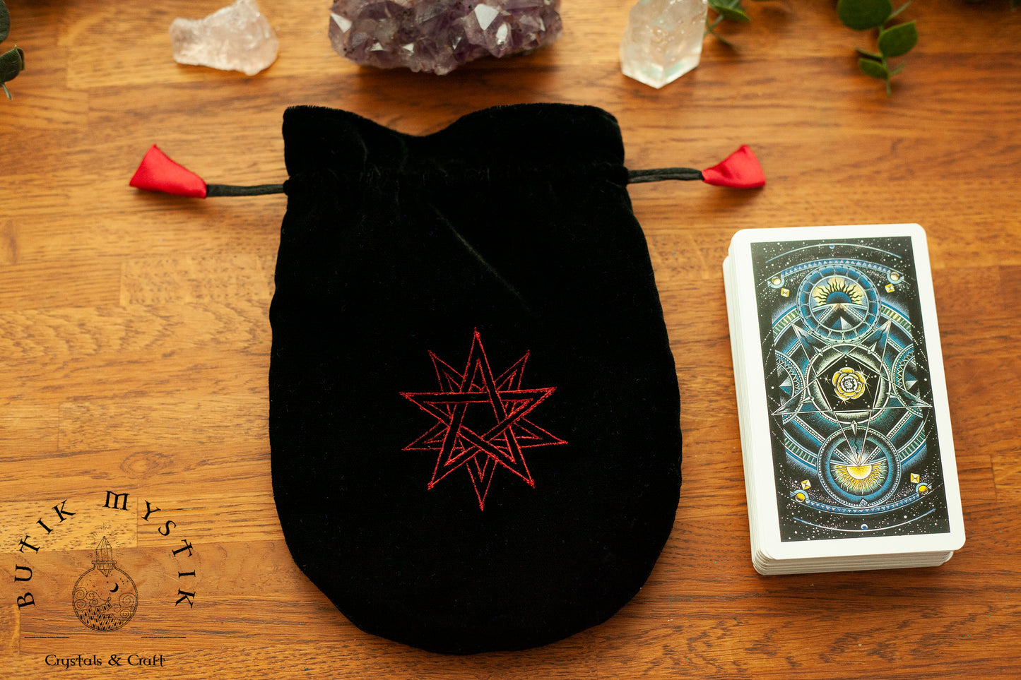 Svart Tarotpåse i sammet med röd stjärna