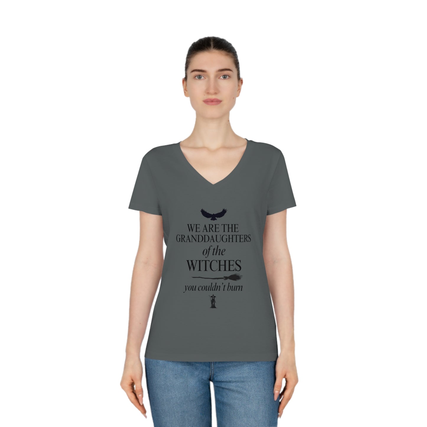 Dam T-shirt med V-ringning -  We are the granddaughters of the witches you couldn't burn