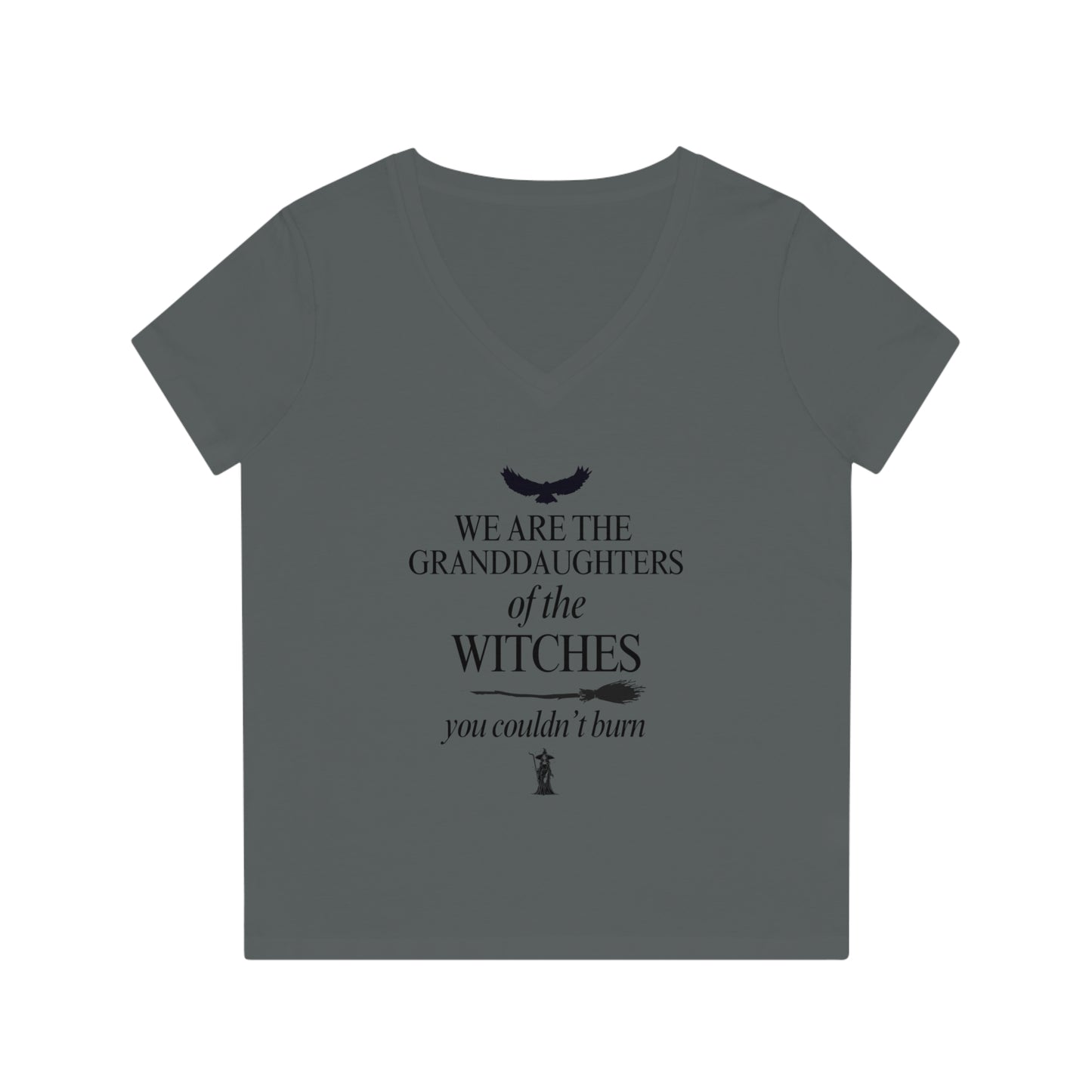 Dam T-shirt med V-ringning -  We are the granddaughters of the witches you couldn't burn