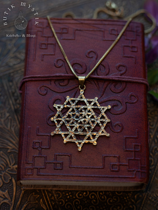 Halsband i mässing - Merkaba Tetrahedron