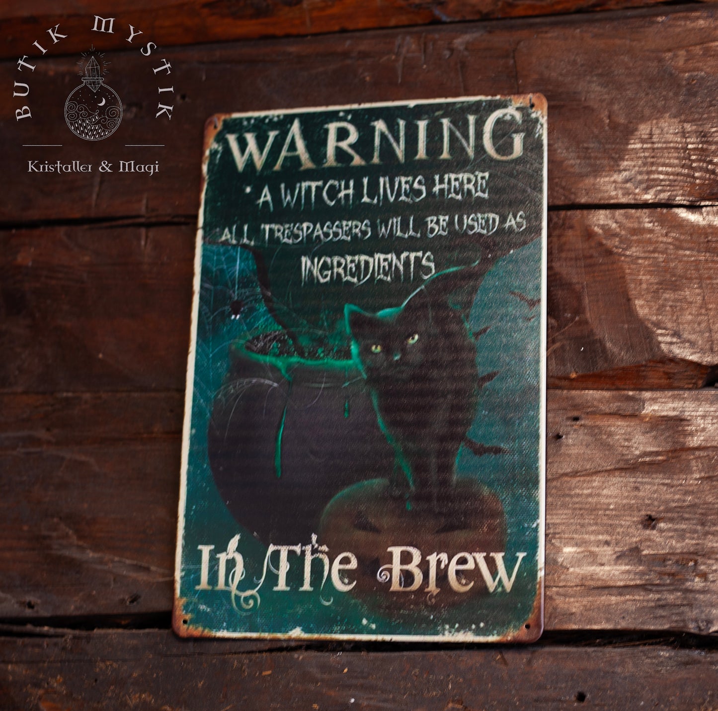 Plåtskylt - Warning, a witch lives here. Trespassers will be used as ingredients in the brew