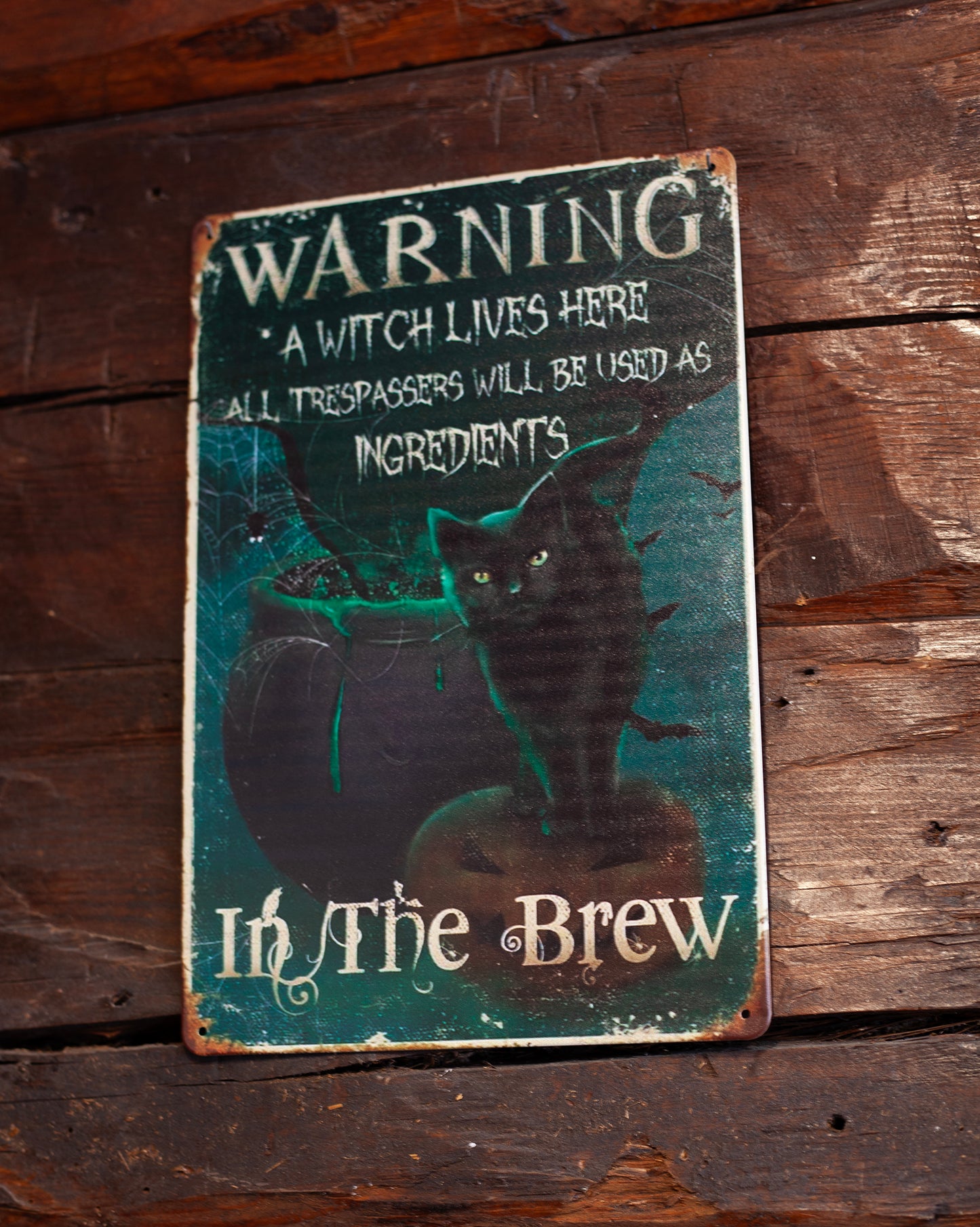 Plåtskylt - Warning, a witch lives here. Trespassers will be used as ingredients in the brew