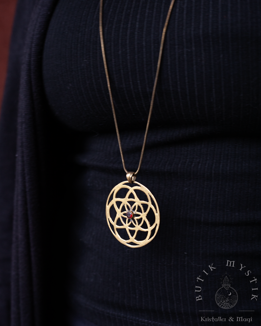 Halsband i mässing - Flower of life med röd granat
