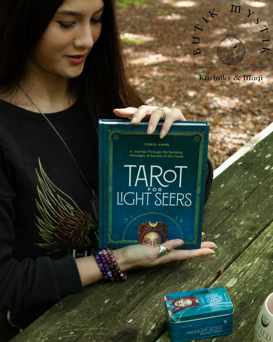 Tarot for Light Seers - tarotbok av Chris-Anne