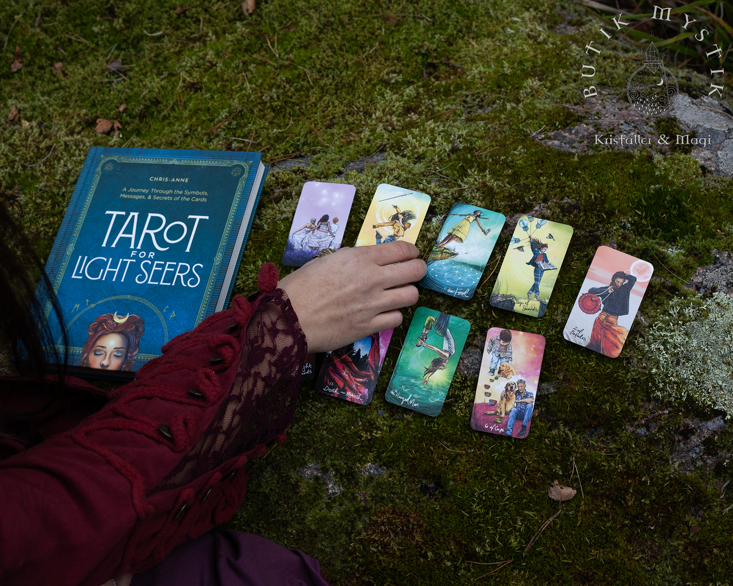 Light Seer's mini-tarot i plåtask