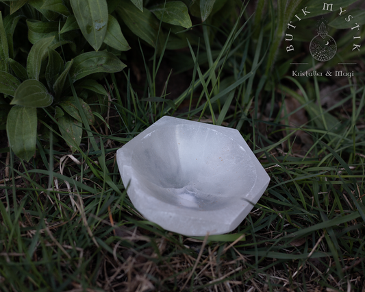 Stor Selenit Skål - för att ladda dina andra kristaller - 10cm Hexagon