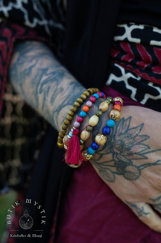 Boho armband i trä och mässing - Färgglad