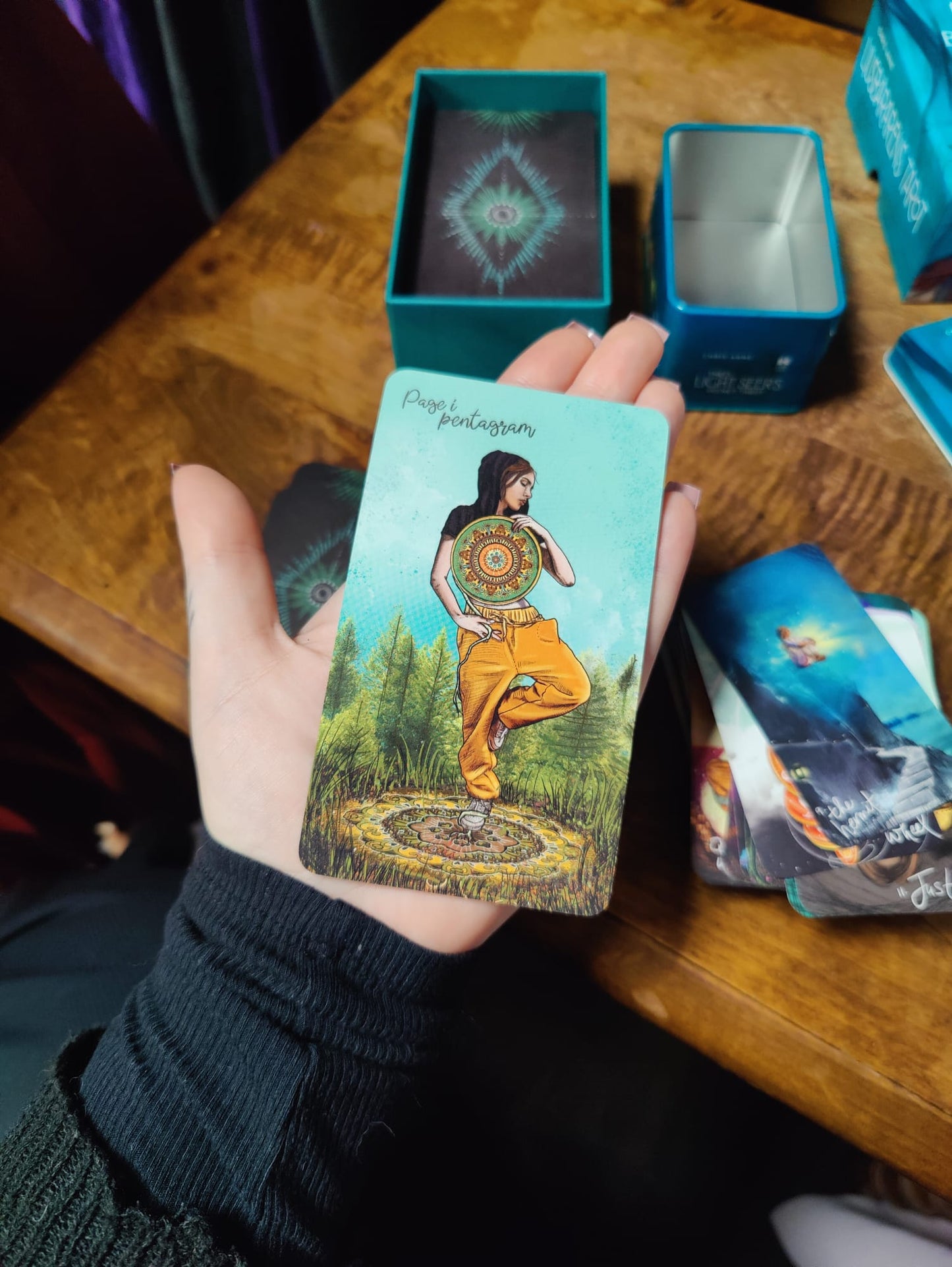 Light Seer's mini-tarot i plåtask