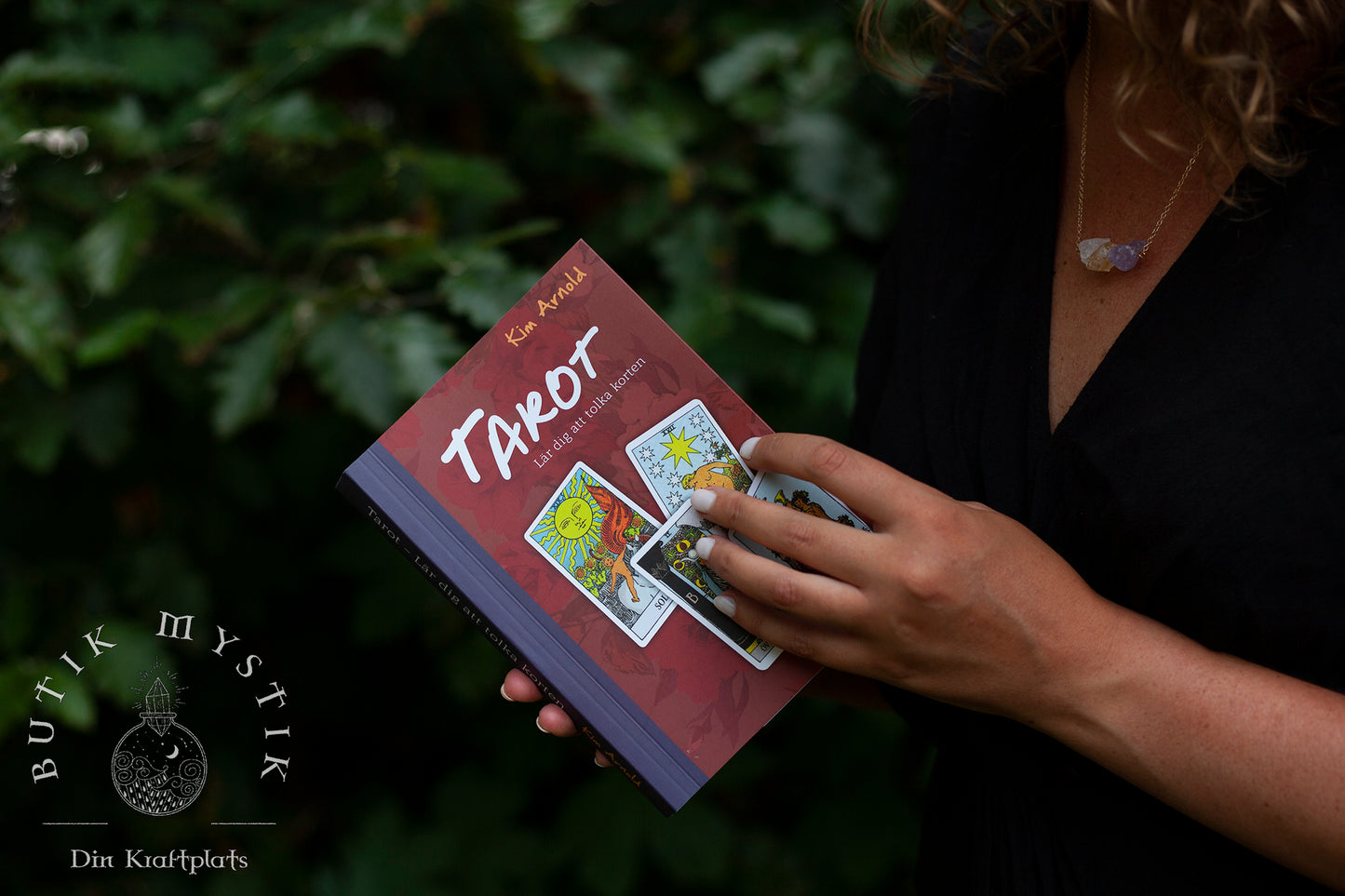 Tarot - Lär dig att tolka korten - Kim Arnold - Svensk bok