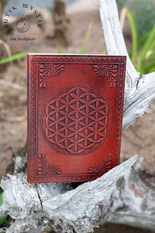 Anteckningsbok i läder - med Flower of Life