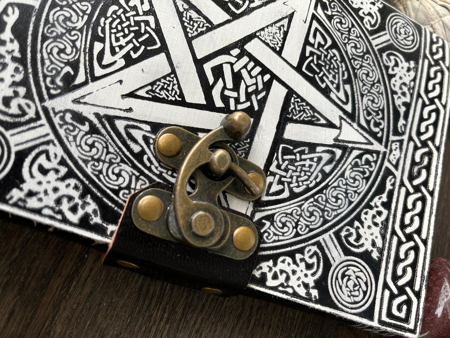 Anteckingsbok - Svart - Pentagram med lås